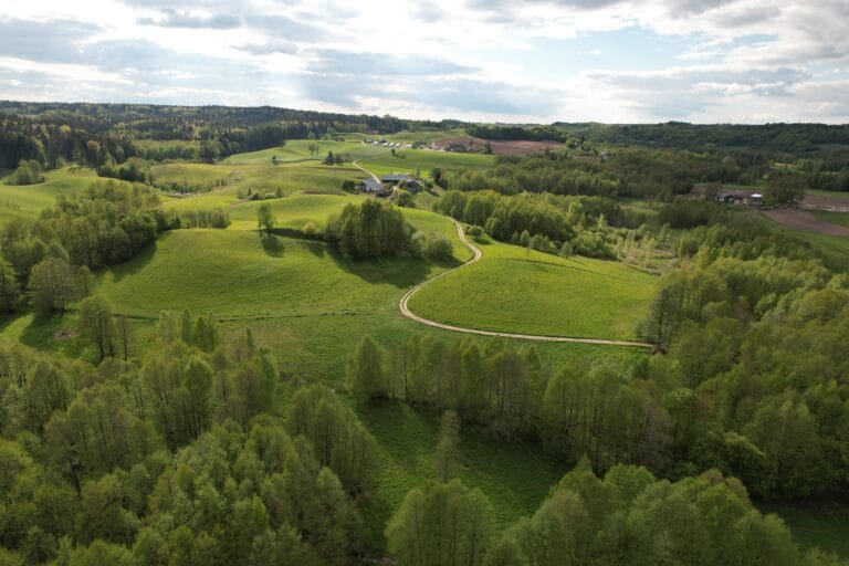 Motocyklowa sielska podróż po Suwalszczyźnie – historie ludzi, trasy GPX